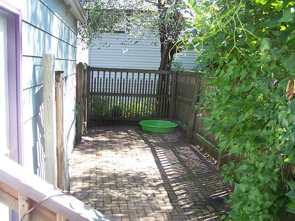 4th image of 604 20th Ave NE