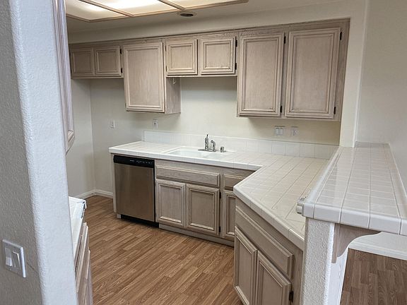 5th image of 2150 Almeria St Unit 102