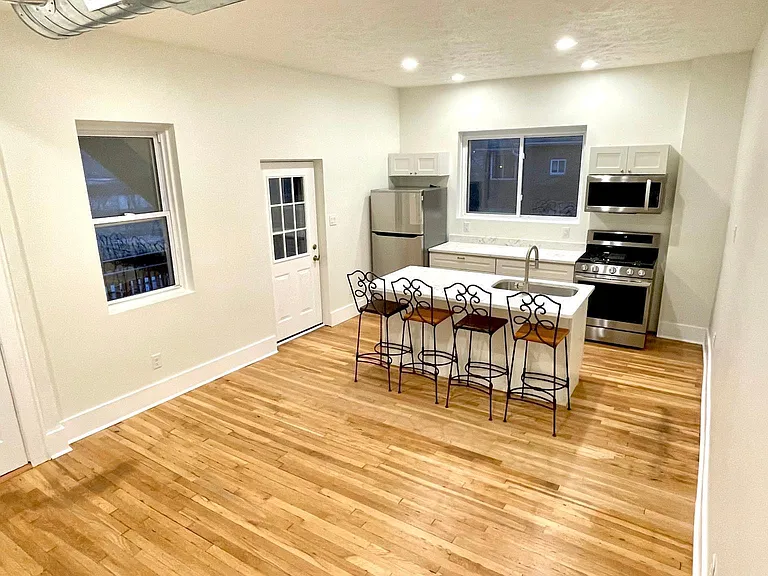 6020 Sawyer St — Photo 10