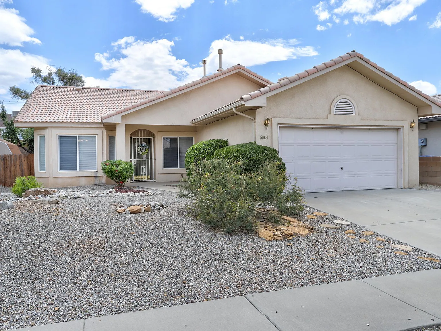 3 bed, 1641 sqft, $2,200 — Photo 1
