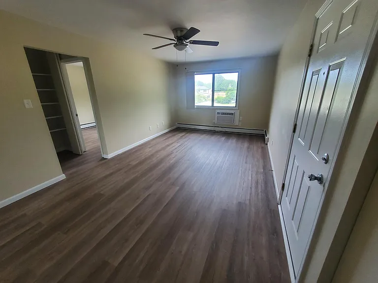 6208 Kathryn Ct #D — Photo 7