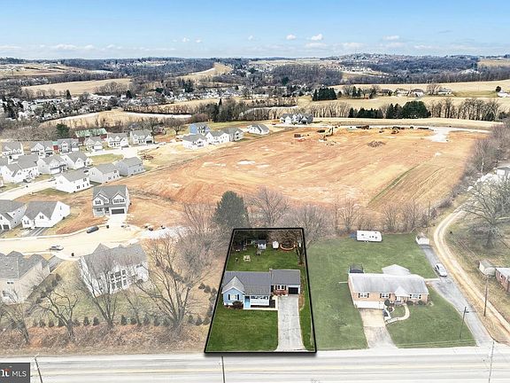 3rd image of 2202 Windsor Rd