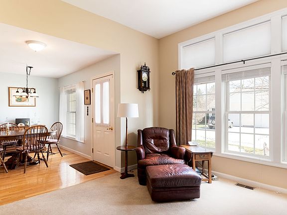 5th image of 8 Lincoln Dr