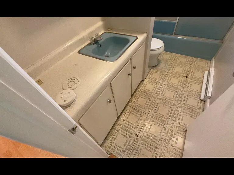 Upstairs Full Bath