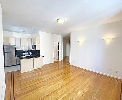 3rd image of 210 W 94th St APT 7E