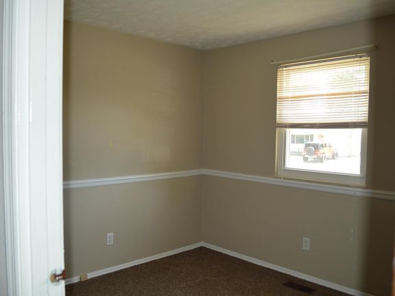 3rd image of 291 Woodlawn Dr