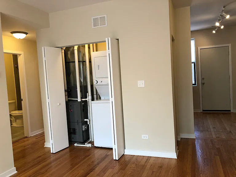 6973 N Greenview Ave — Photo 7