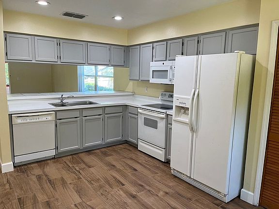 3rd image of 3038 Barrymore Ct