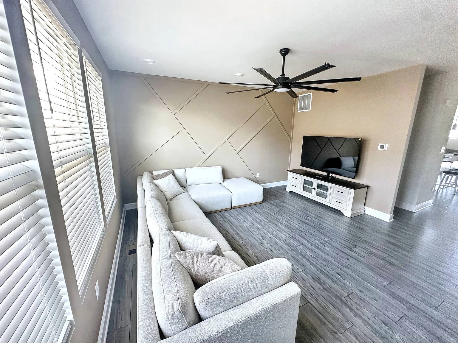3 bed, 3.5 bath, 1837 sqft, $3,000 — Photo 1