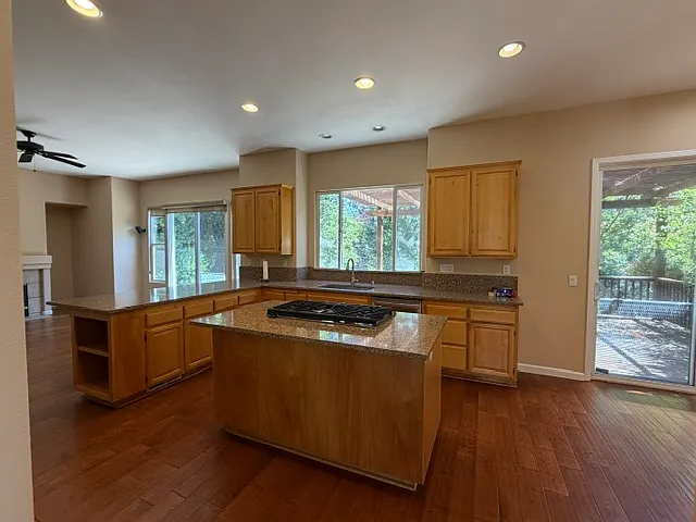 3 bed, 2.5 bath, 2601 sqft, $4,500 — Photo 4