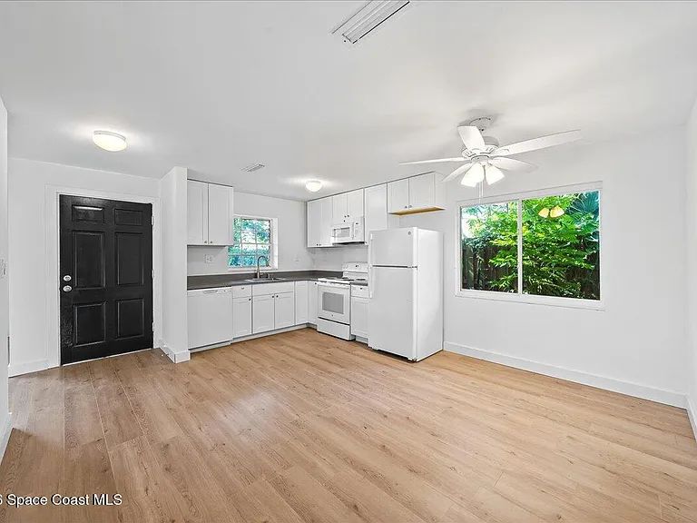 935 S Tropical Trl — Photo 11