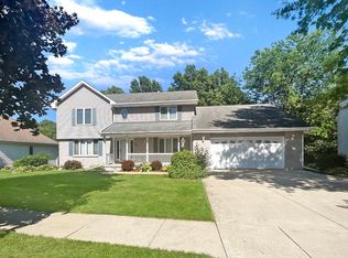 731 Wild Oats Trl, Freeport, IL 61032
