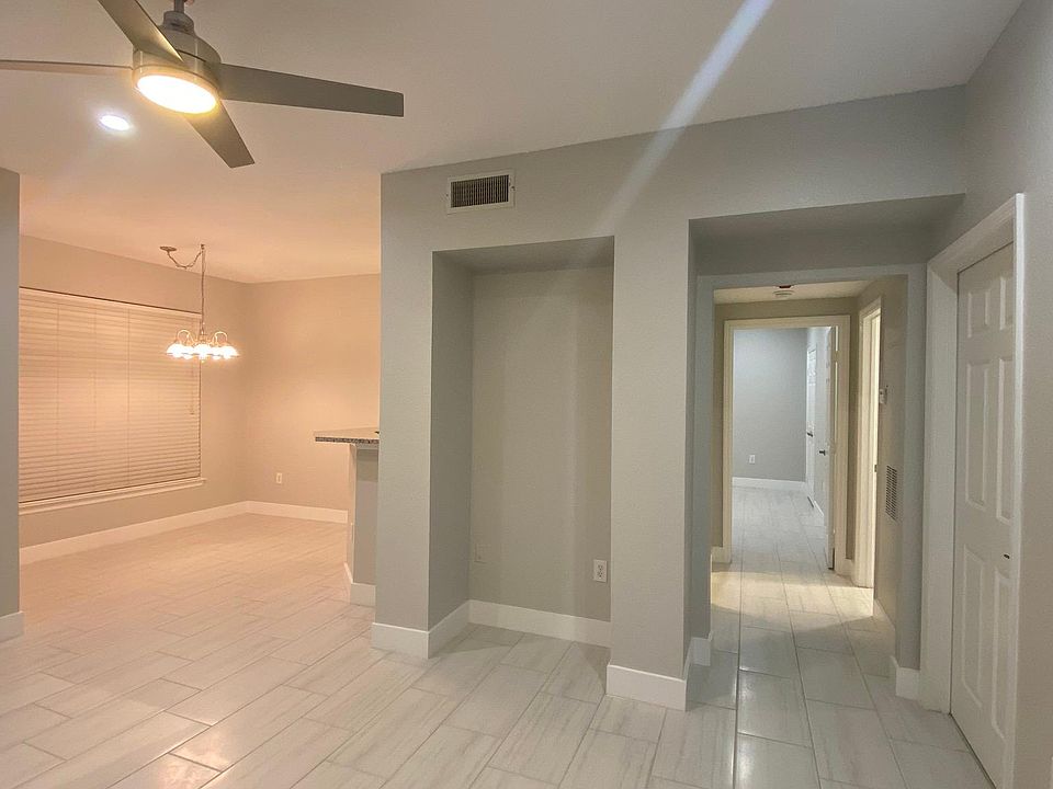 Living Room Area with TV nook