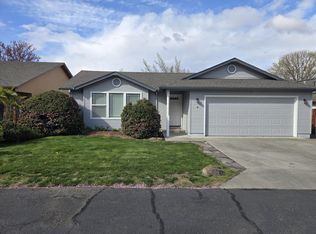 1320 Clearwater Dr #A, Medford, OR 97501