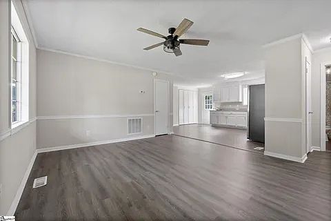 5th image of 22 Lorraine Dr