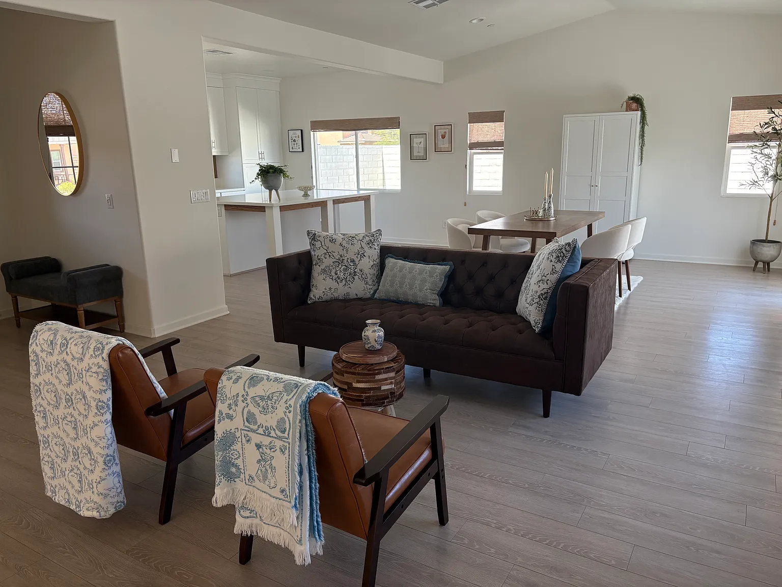 4 bed, 2400 sqft, $1,250 — Photo 4
