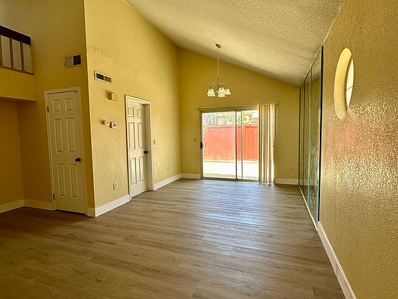 5th image of 1975 Clearbrook Ct