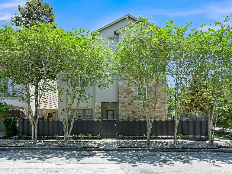 2101 Elmen St — Photo 1