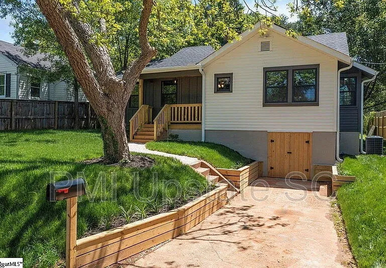 7 Sunshine Ave — Photo 2