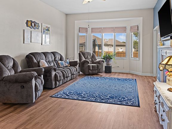 3rd image of 904 Winchester Green Dr