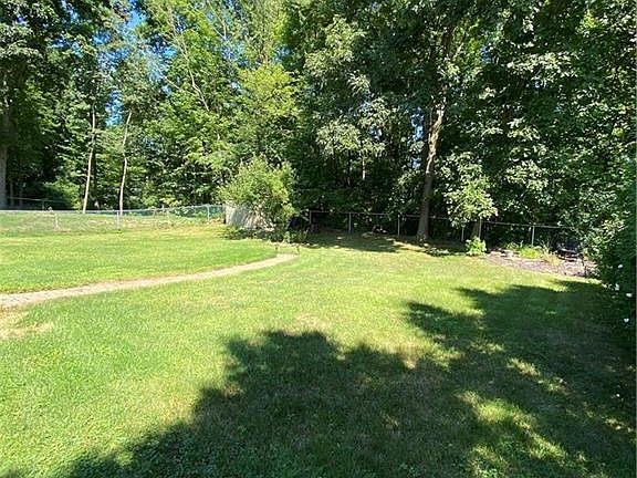 4th image of 1849 Laurel Dr