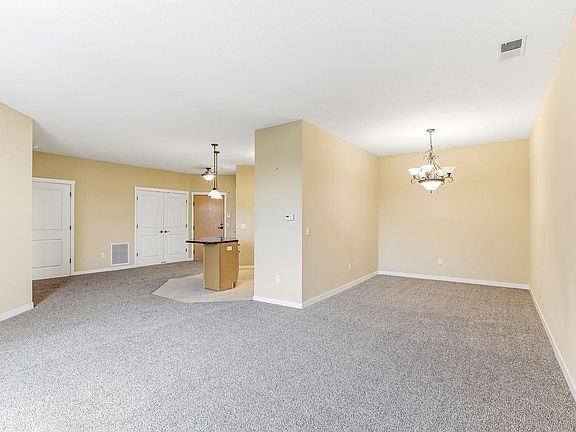 3rd image of 1070 Grandview Ct NE APT 411