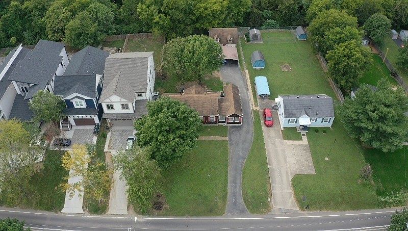 2nd image of 908 Riverside Dr