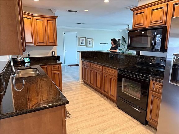 5th image of 546 Gershwin Dr