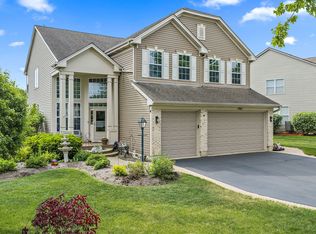 1961 Broadsmore Dr, Algonquin, IL 60102