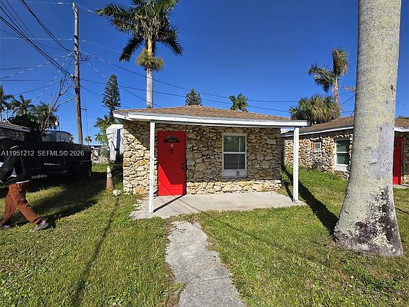 5th image of 1189 N Tamiami Trl #1189L