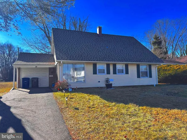 28 Mosshill Ln, Willingboro, NJ 08046