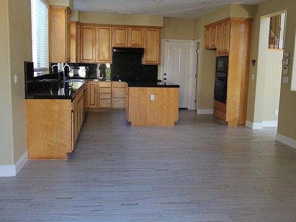 3rd image of 1744 Dunkeld Ln