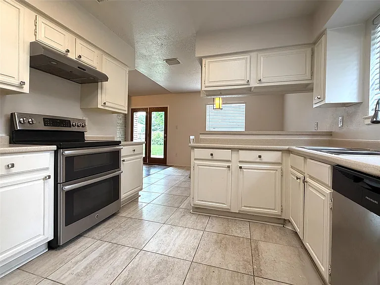 22319 Merrymount Dr — Photo 19