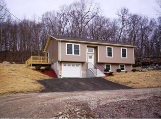 359 Green Hollow Rd, Moosup, CT 06354