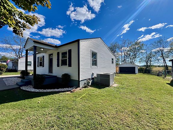 2nd image of 806 Meadowlane Dr