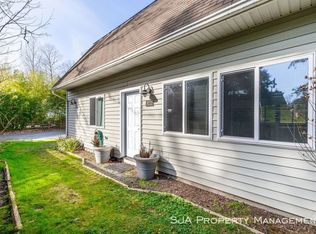 8212 NE 203rd St, Kenmore, WA 98028