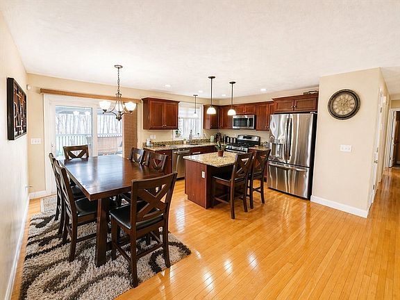 3rd image of 124 N Walker St