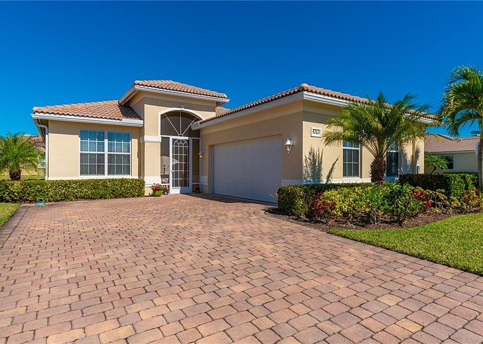 1st image of 4265 NW Oakbrook Cir