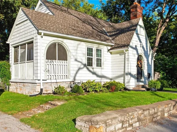 6832 Metcalf Ave, Overland Park, KS 66204
