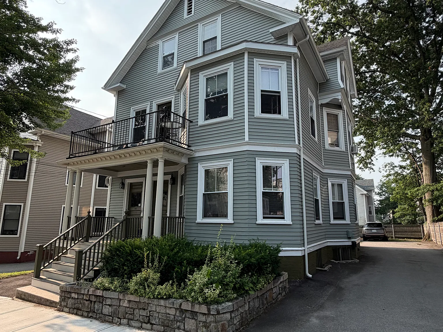 2 bed, 950 sqft, $2,000 — Photo 1