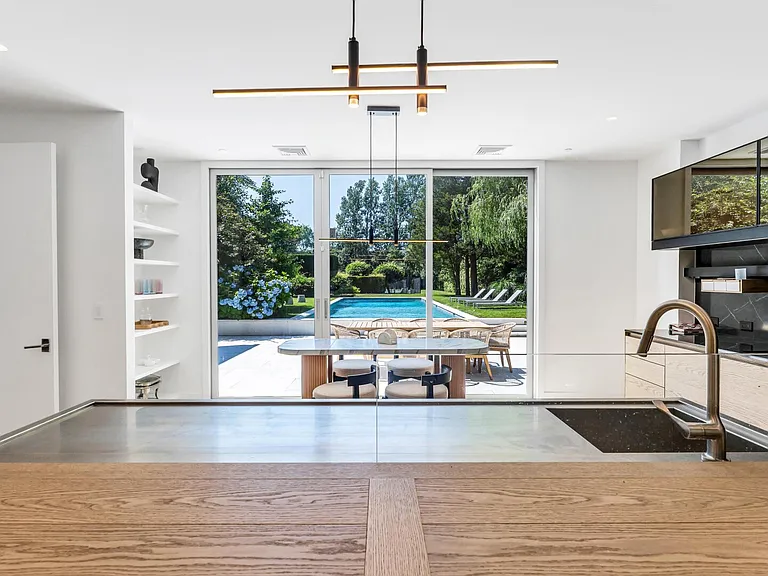 191 Montauk Hwy — Photo 14