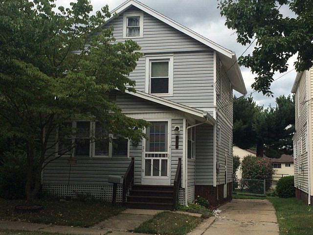 1st image of 230 E Walnut St