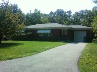 106 Crews Dr, Louisville, KY 40218