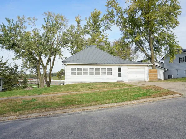 1002 10th St, Corning, IA 50841