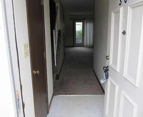 3rd image of 306 Windsor Park Dr