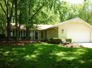 5123 Meadow Moss Ln, North Ridgeville, OH 44039