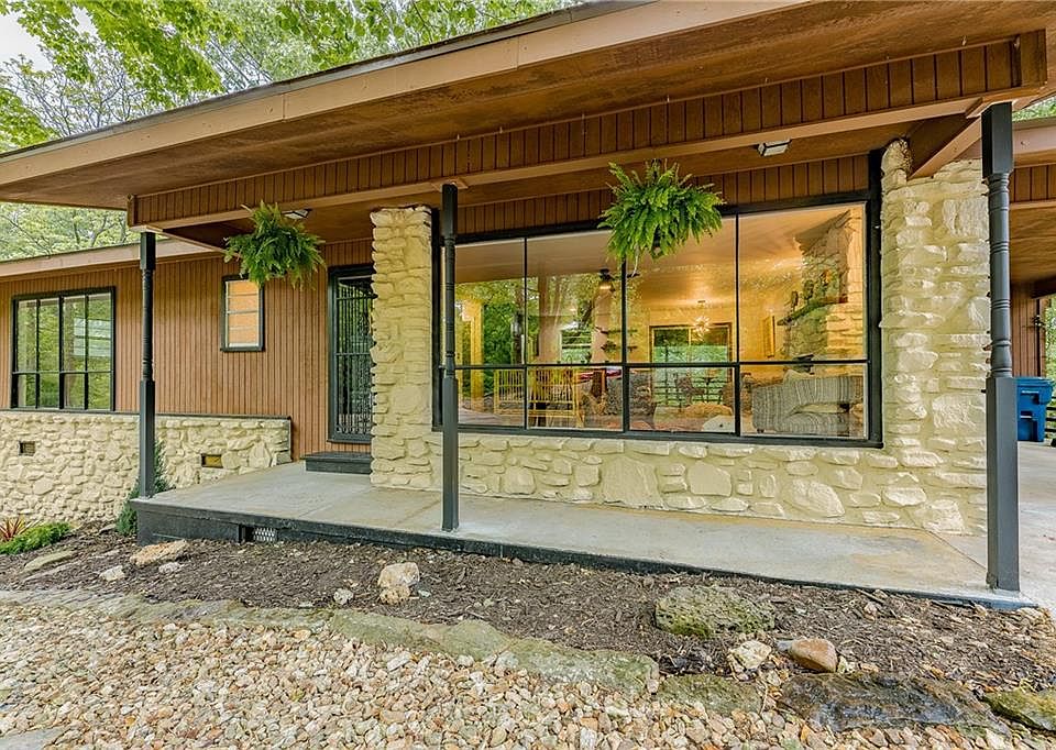 1st image of 2 Burton Ln