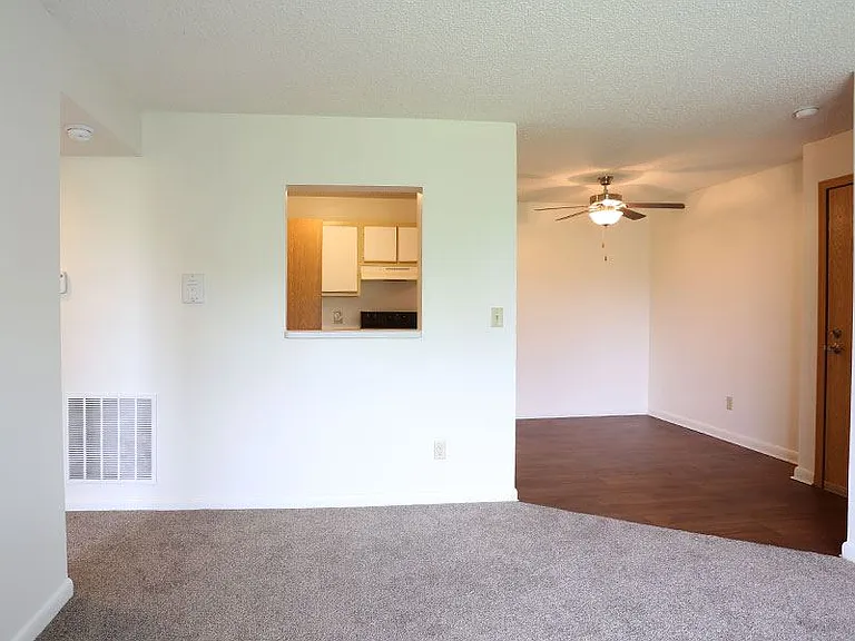 SYCAMORE CREEK APARTMENTS — Photo 7