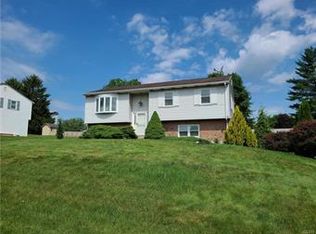 416 Crosshill Rd, Nazareth, PA 18064