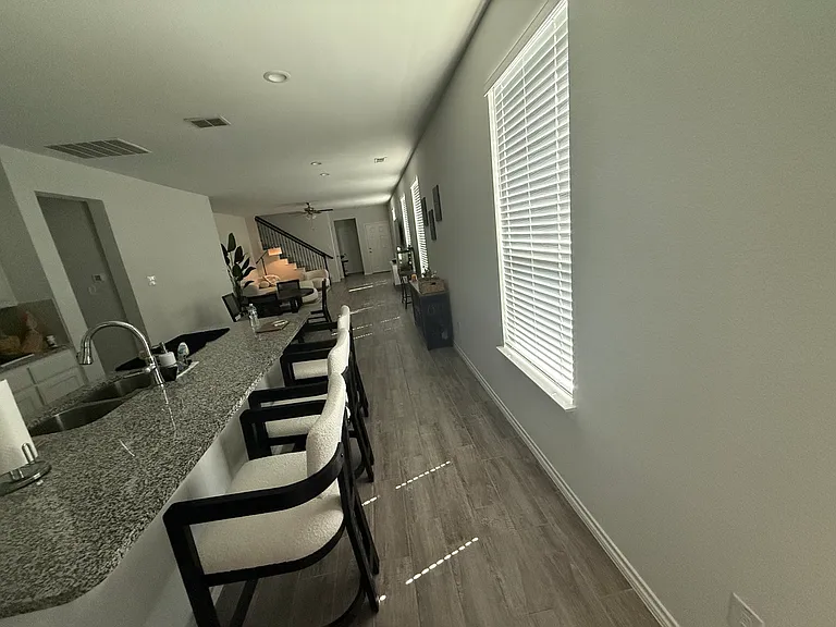 932 Crockett St — Photo 10